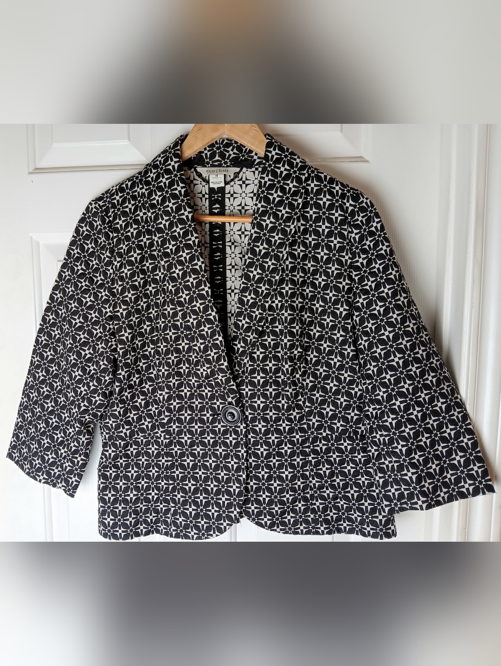White House Black Market Size 14 Black & White Geometric Single Button Blazer